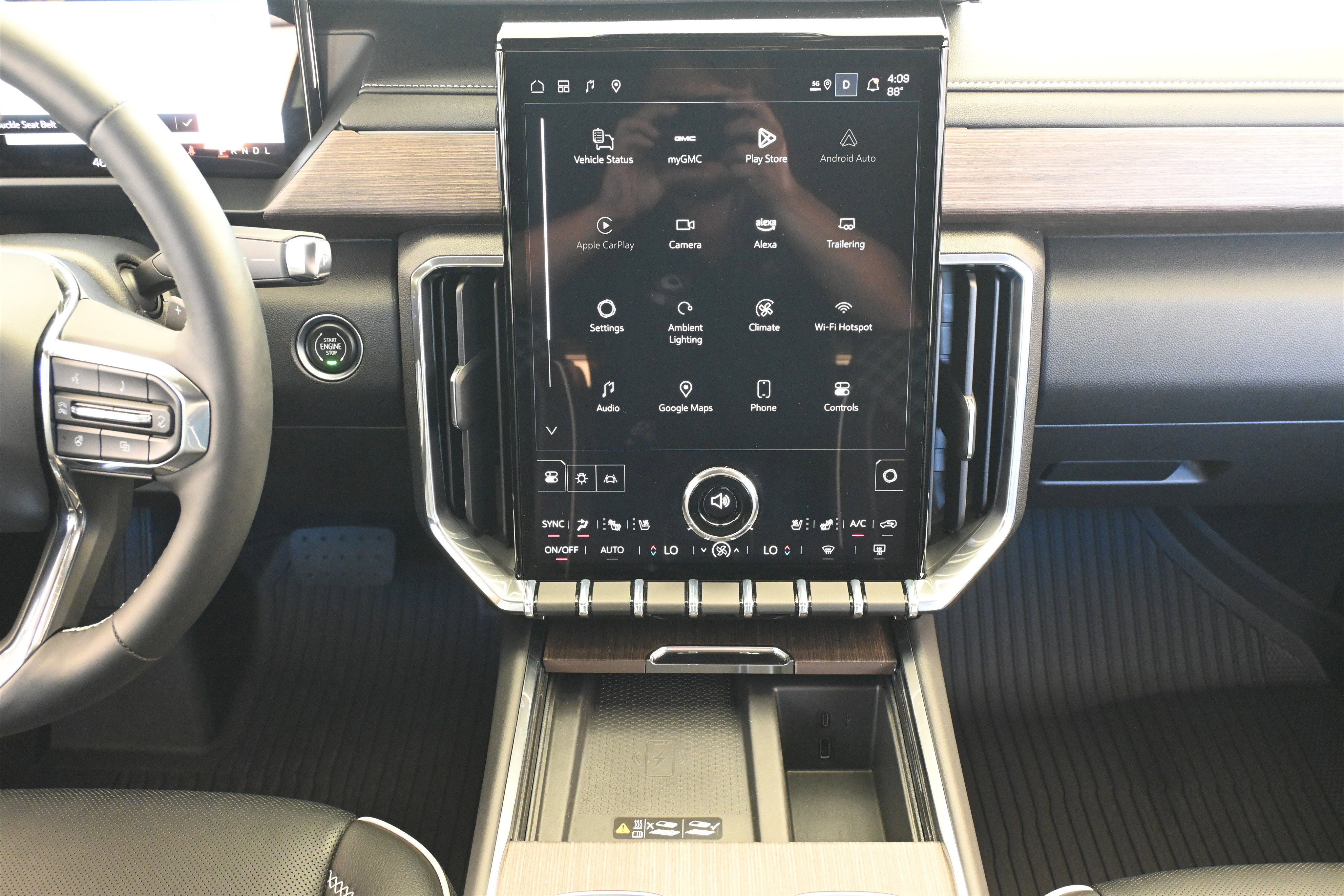 Used 2025 GMC Acadia Denali w/ LPO, Floor Liner Package image 27