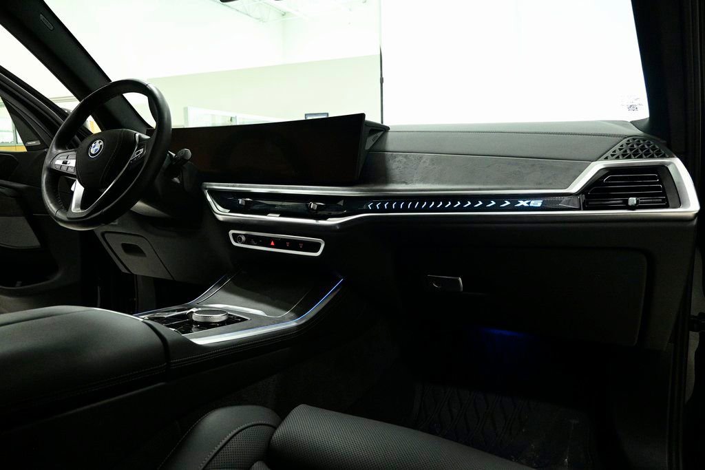 Used 2025 BMW X5 xDrive50e w/ Premium Package image 14