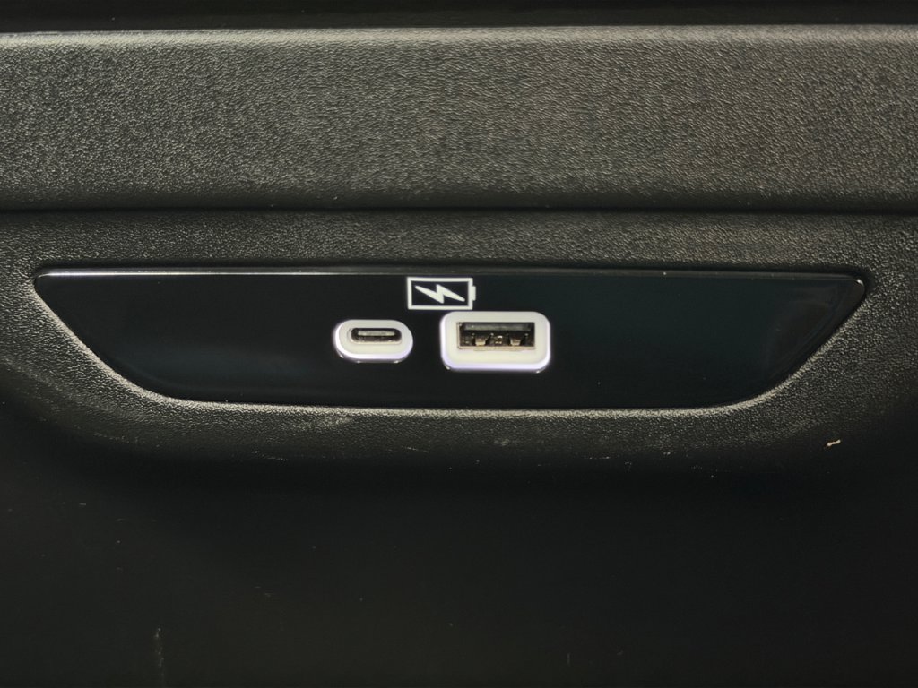 Used 2023 Chrysler Pacifica Touring-L FWD image 37