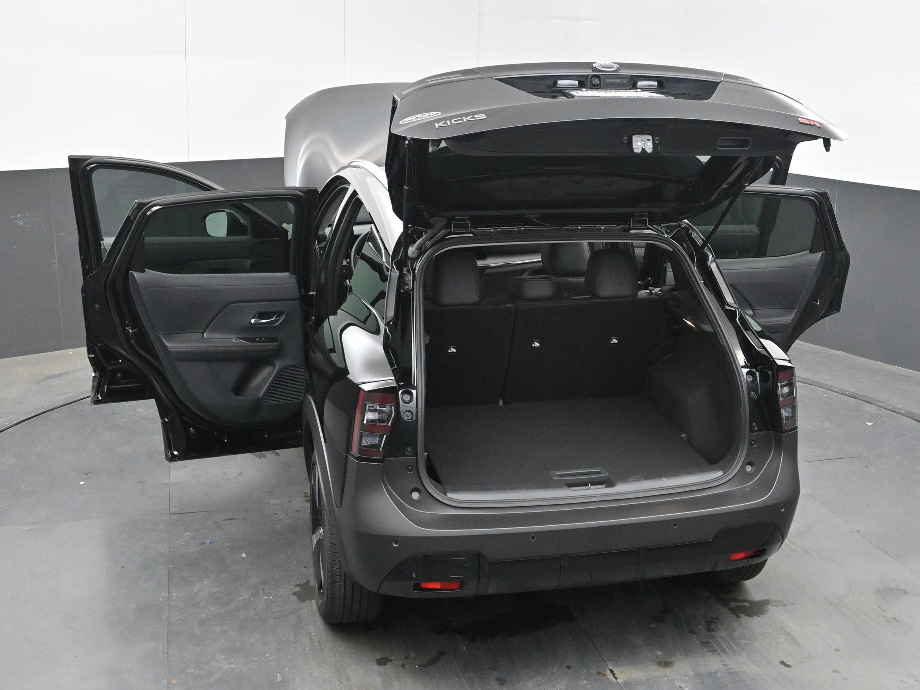 Used 2025 Nissan Kicks SR image 39