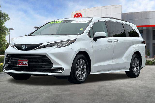Certified 2023 Toyota Sienna XLE image 10