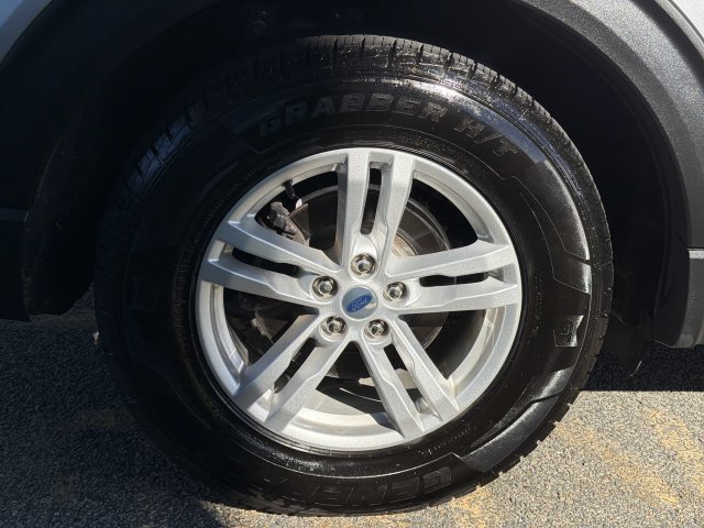 Used 2021 Ford Explorer XLT w/ Equipment Group 202A AWD/4WD image 12
