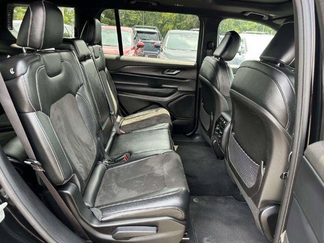 Used 2023 Jeep Grand Cherokee L Laredo AWD/4WD image 11