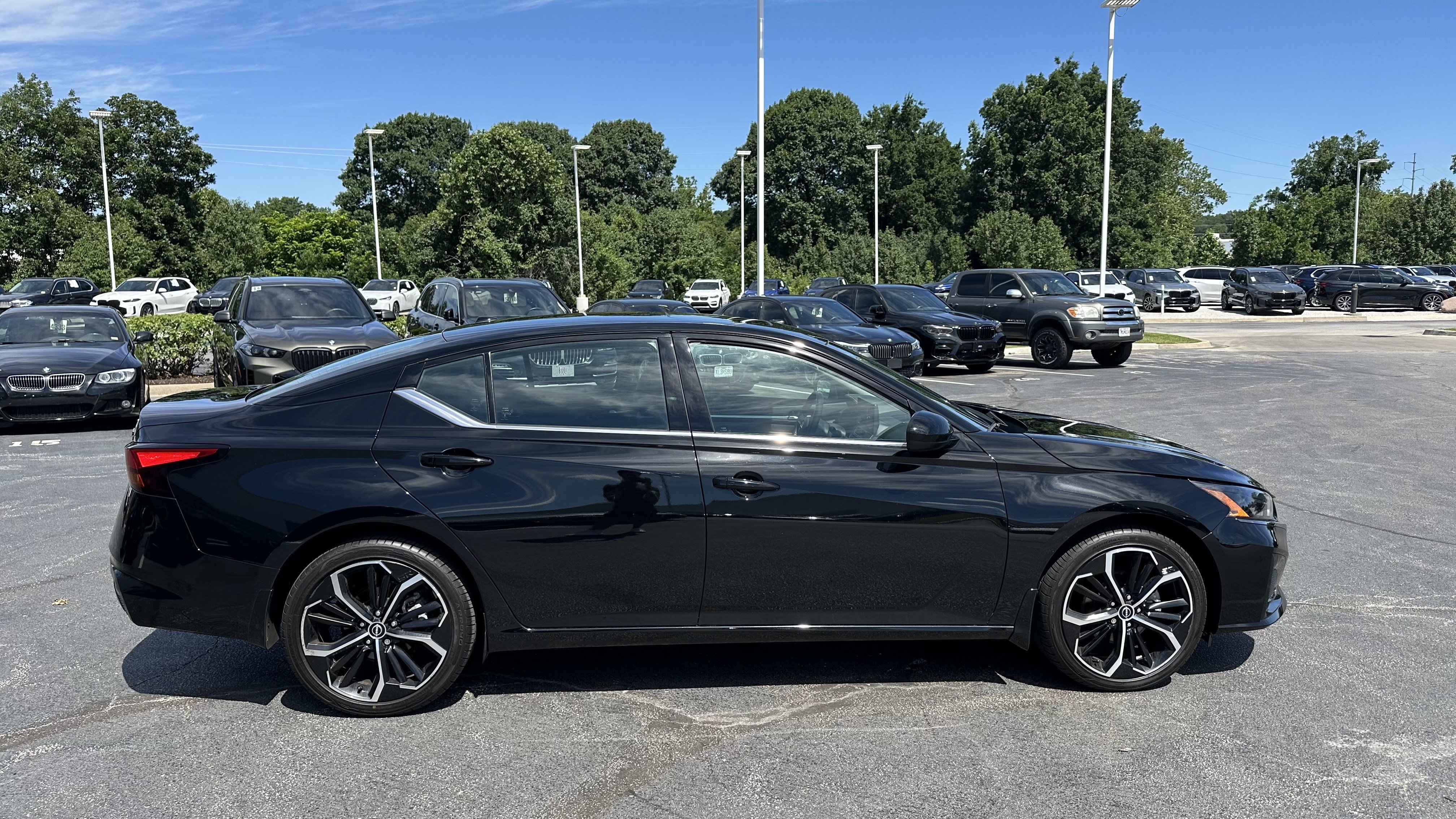 Used 2024 Nissan Altima 2.5 SR w/ SR Premium Package AWD/4WD image 11
