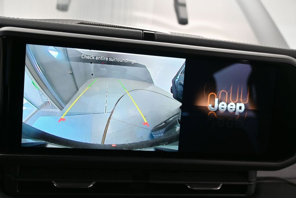 Used 2025 Jeep Wrangler Sahara AWD/4WD image 19