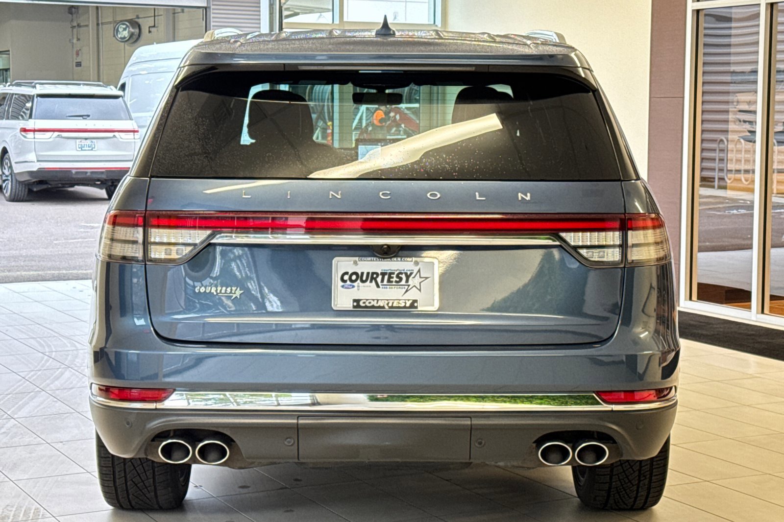 Used 2020 Lincoln Aviator Reserve w/ Equipment Group 202A image 5