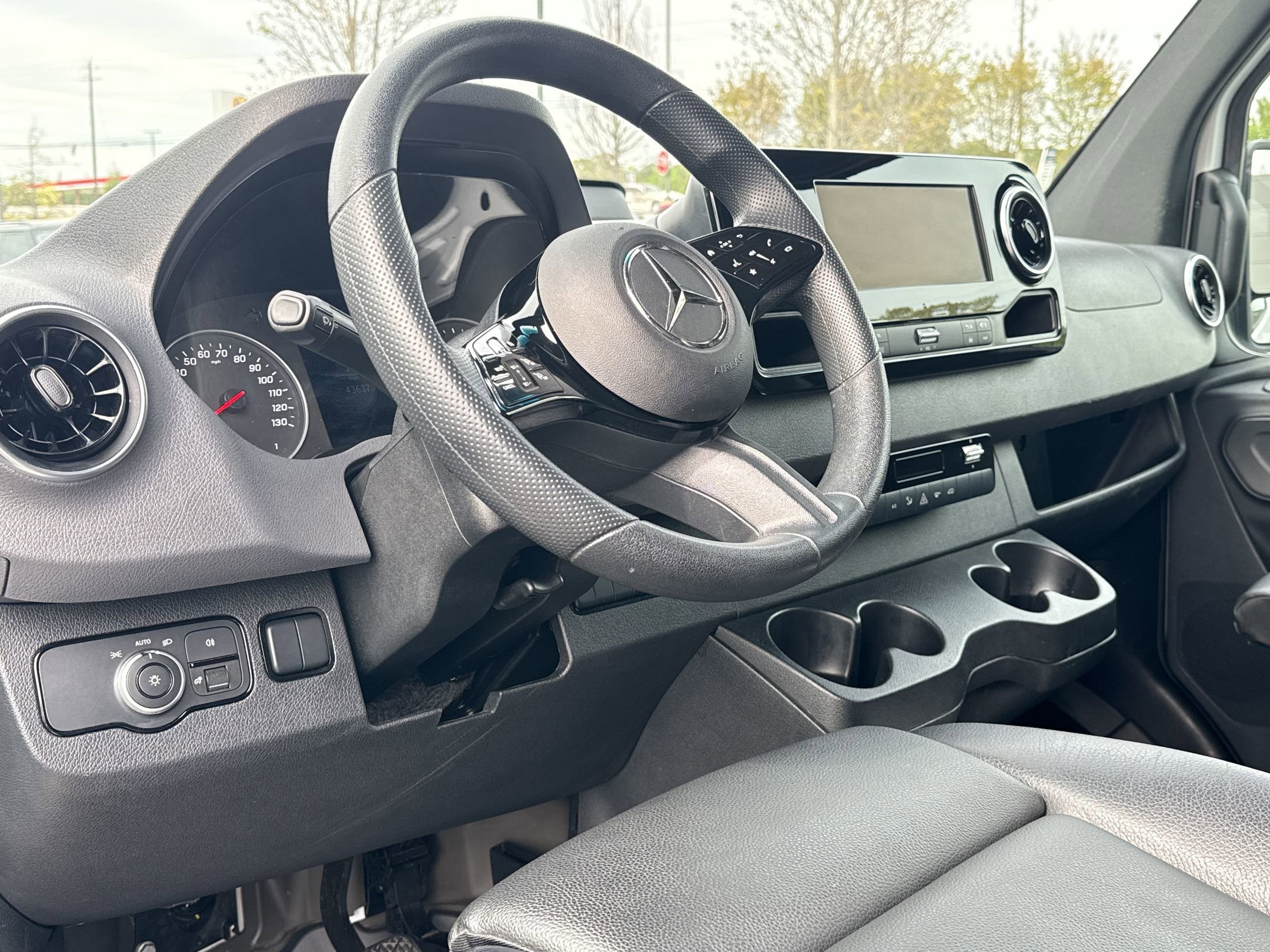 Used 2025 Mercedes-Benz Sprinter 2500 image 4