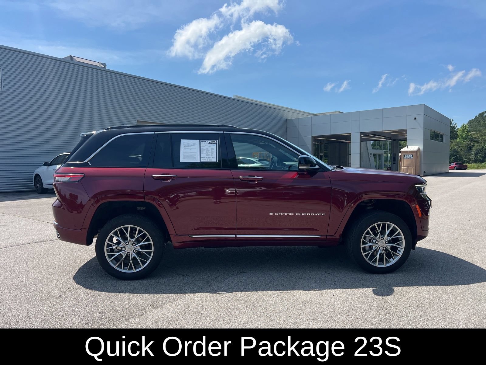 Used 2025 Jeep Grand Cherokee Summit AWD/4WD image 4