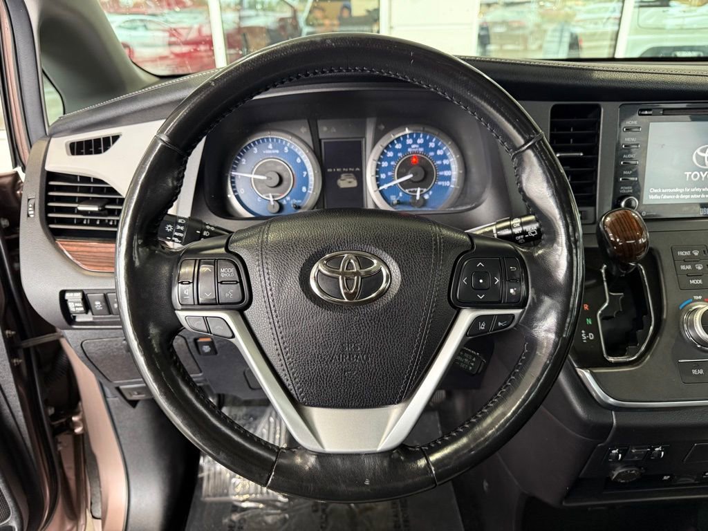 Used 2018 Toyota Sienna Limited Premium w/ Carpet Mat Package image 23