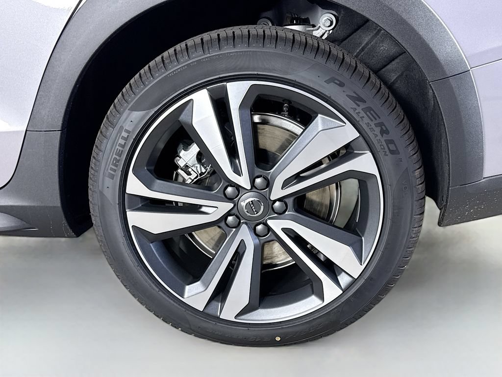 New 2026 Volvo V60 B5 Cross Country Plus w/ Climate Package AWD/4WD image 32