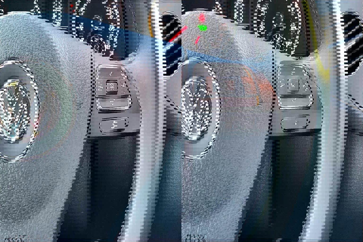 Used 2017 Volkswagen Tiguan Limited image 23