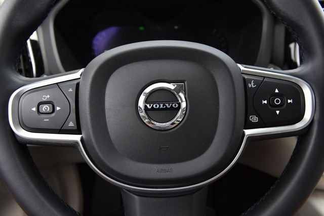 Used 2022 Volvo XC60 B5 Momentum AWD/4WD image 18