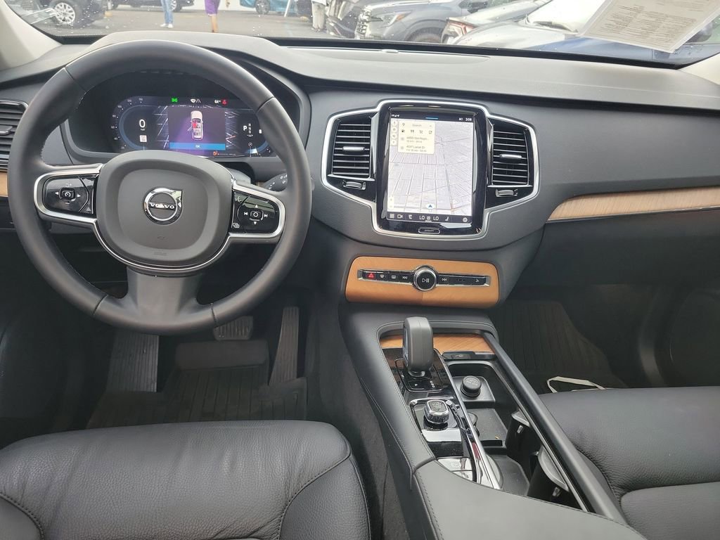 Used 2024 Volvo XC90 B5 Plus w/ Protection Package Premier image 12