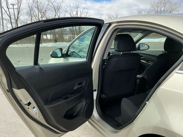 Used 2016 Chevrolet Cruze LT image 16