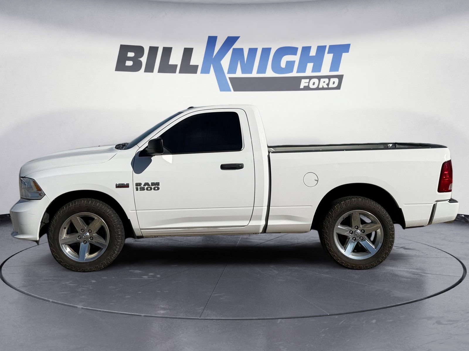 Used 2016 RAM 1500 Express RWD image 2