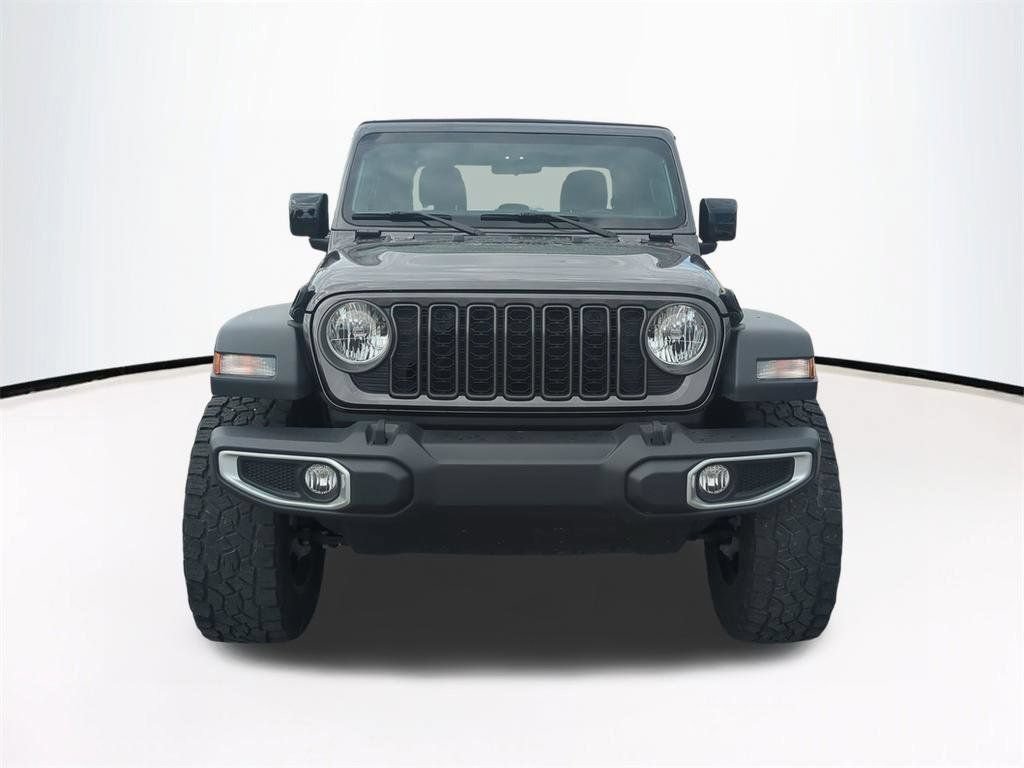 Used 2024 Jeep Gladiator Sport AWD/4WD image 3