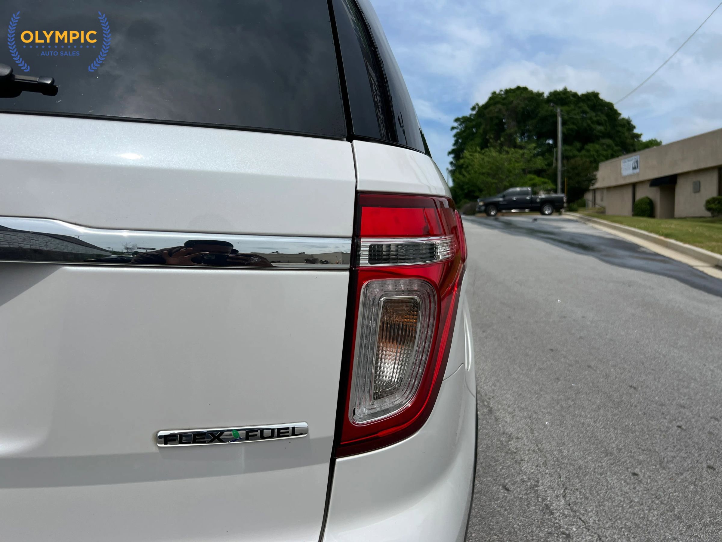 Used 2014 Ford Explorer XLT w/ Equipment Group 202A FWD image 17