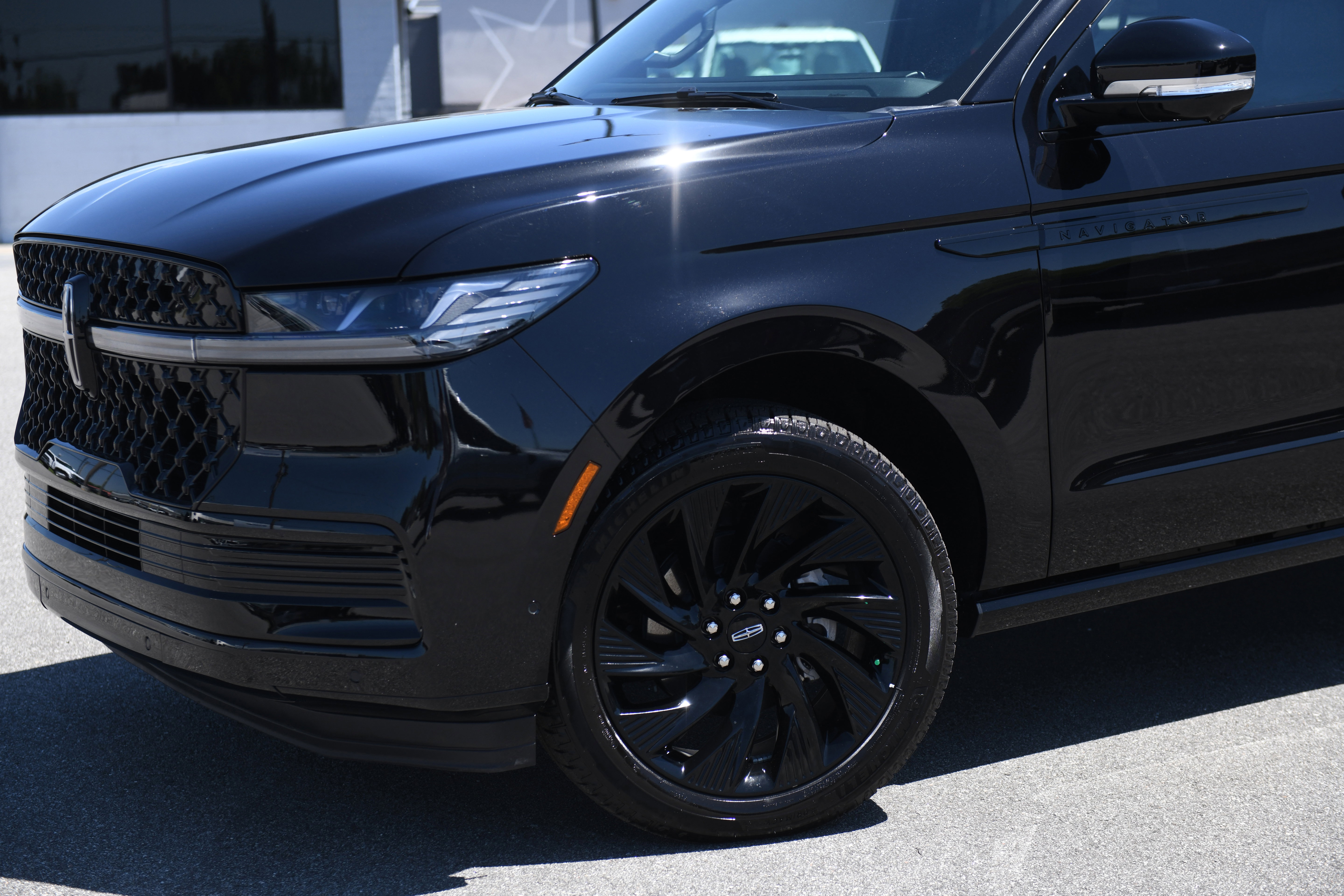 Used 2025 Lincoln Navigator Reserve w/ Jet Appearance Package image 8