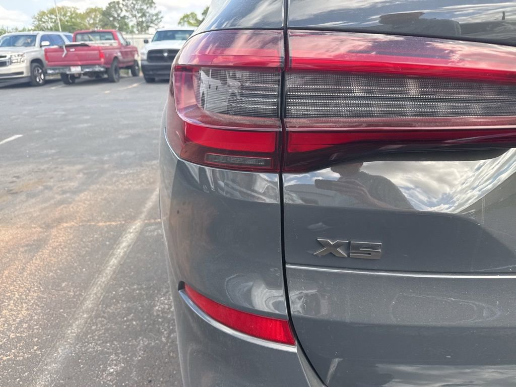 Used 2022 BMW X5 M50i w/ Premium Package image 8