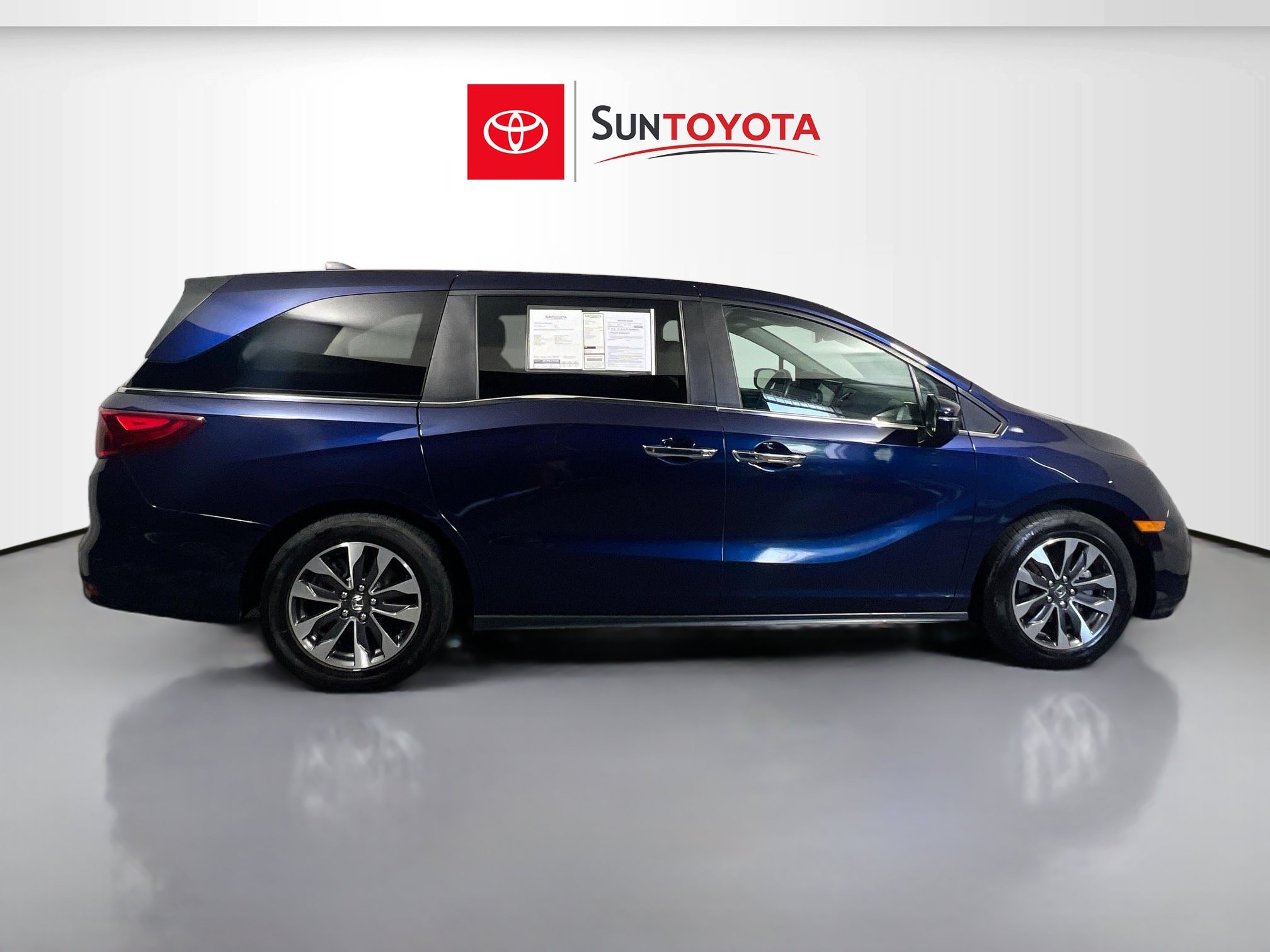 Used 2024 Honda Odyssey EX-L image 2