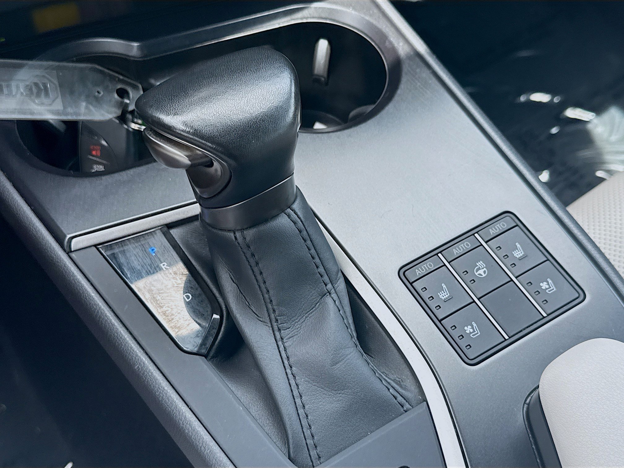 Used 2023 Lexus UX 250h FWD w/ Accessory Package (Z1) image 15