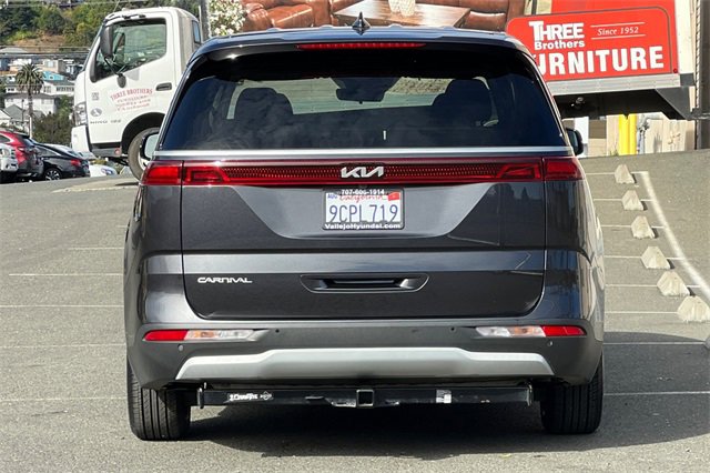 Used 2023 Kia Carnival LX image 7