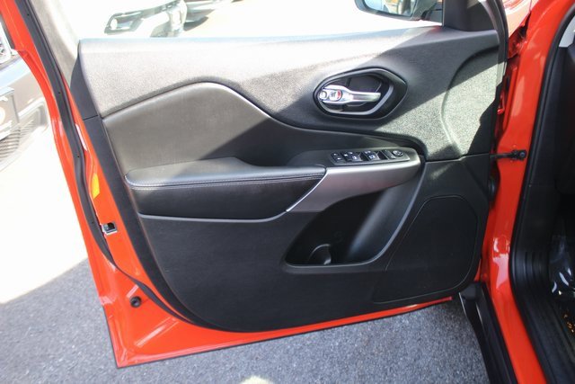 Used 2021 Jeep Cherokee Latitude Lux w/ Sun & Sound Group image 19