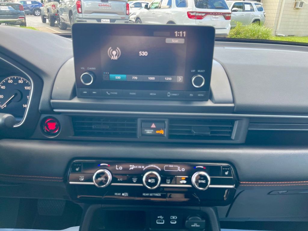 Used 2025 Honda Pilot Sport image 17