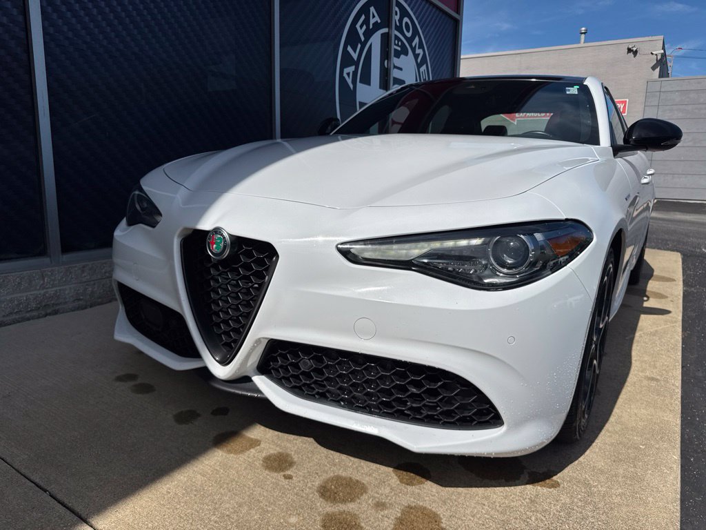 Used 2022 Alfa Romeo Giulia Veloce AWD/4WD image 18