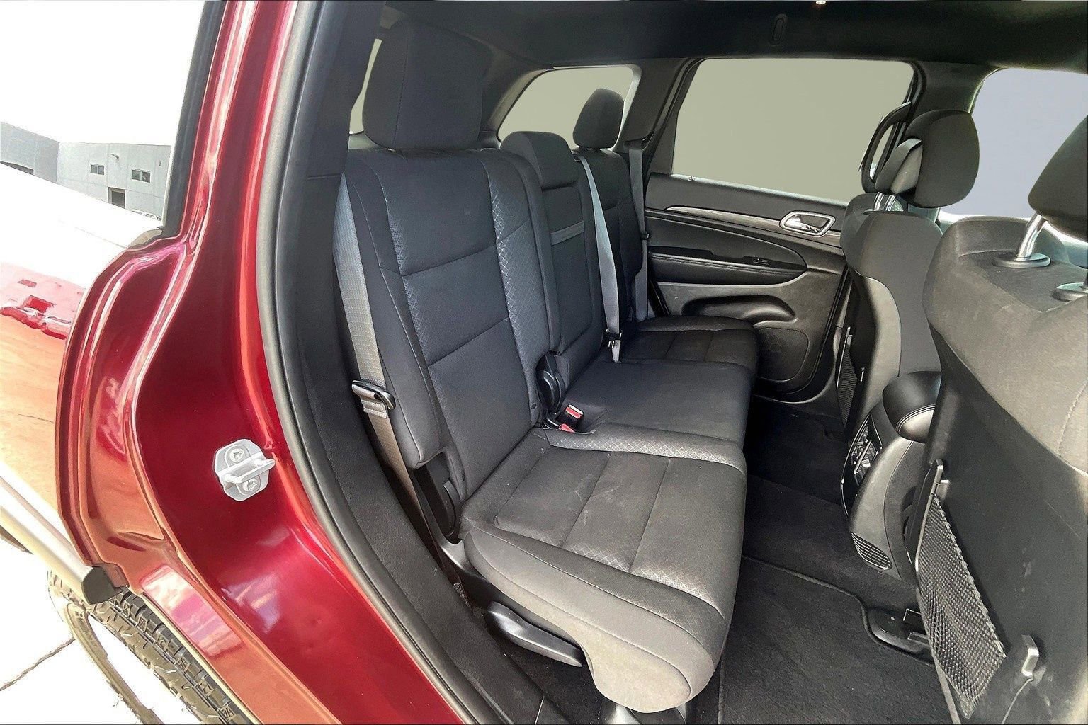 Used 2021 Jeep Grand Cherokee Laredo image 31