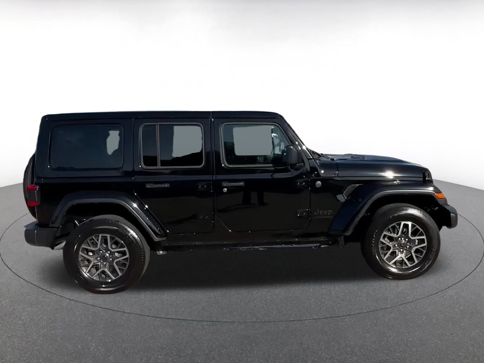 Used 2025 Jeep Wrangler Sahara image 14