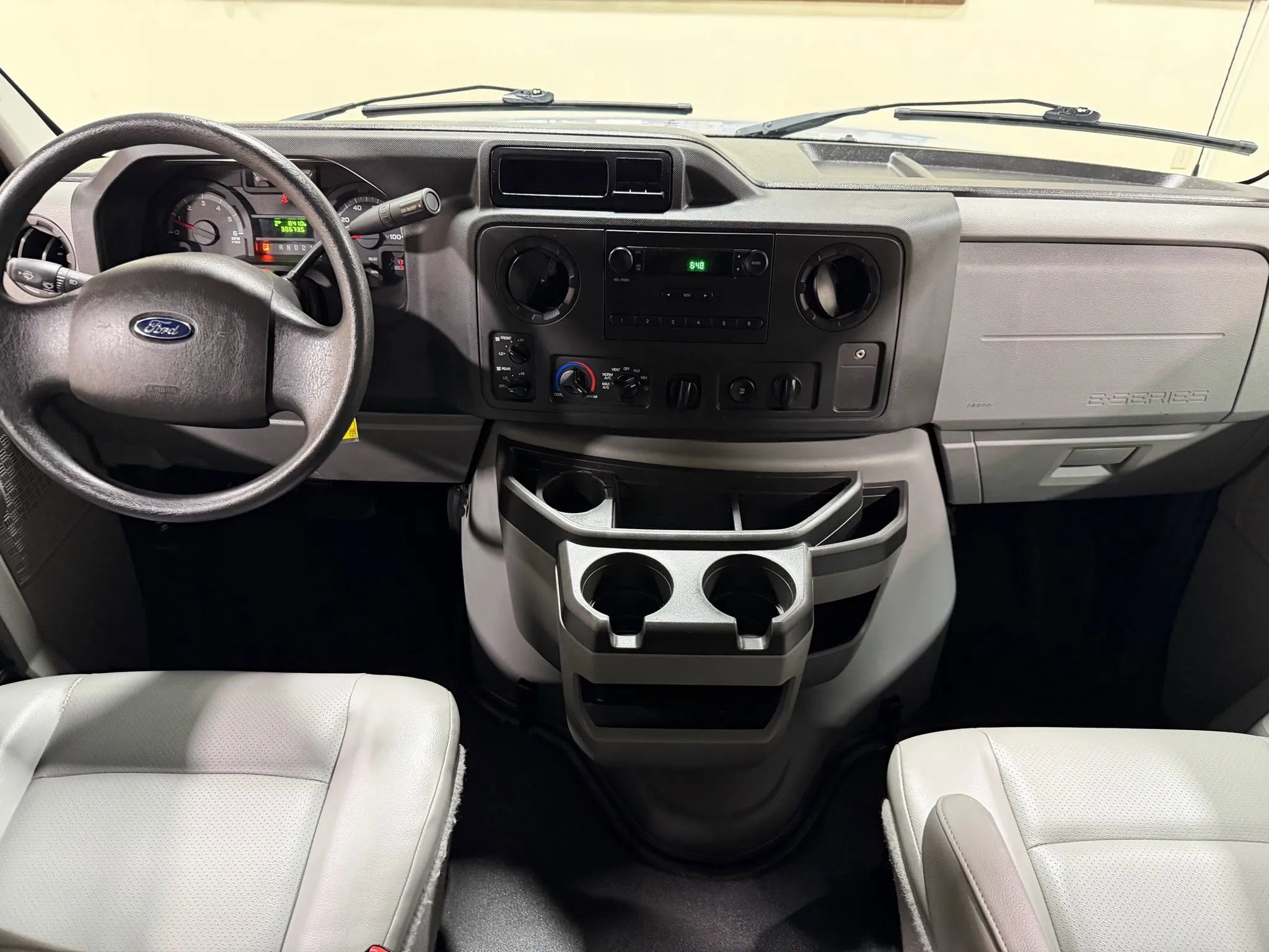 Used 2014 Ford E-250 and Econoline 250 Extended w/ Power Group image 62