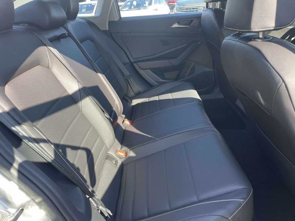 Used 2024 Volkswagen Jetta SE FWD image 12