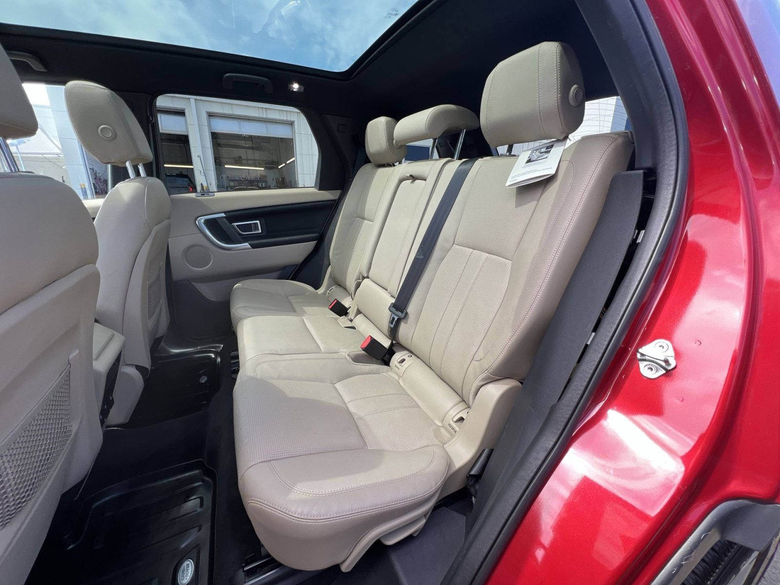 Used 2016 Land Rover Discovery Sport HSE image 32