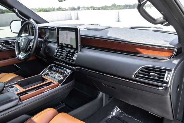 Used 2020 Lincoln Navigator Reserve AWD/4WD image 27