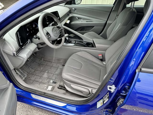 Used 2025 Hyundai Elantra Sport FWD image 12