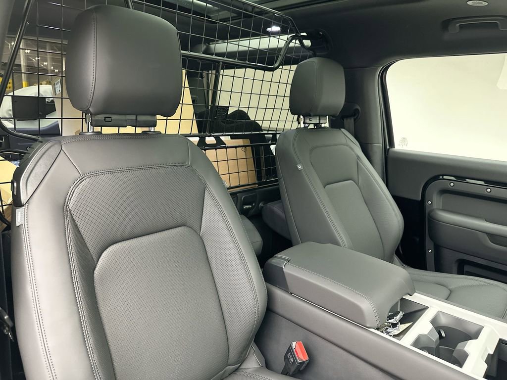 Certified 2025 Land Rover Defender 90 S AWD/4WD image 5