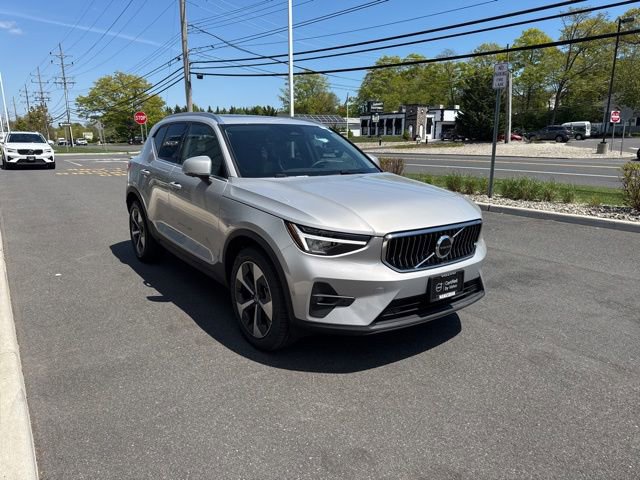 Certified 2025 Volvo XC40 B5 Plus AWD/4WD image 6
