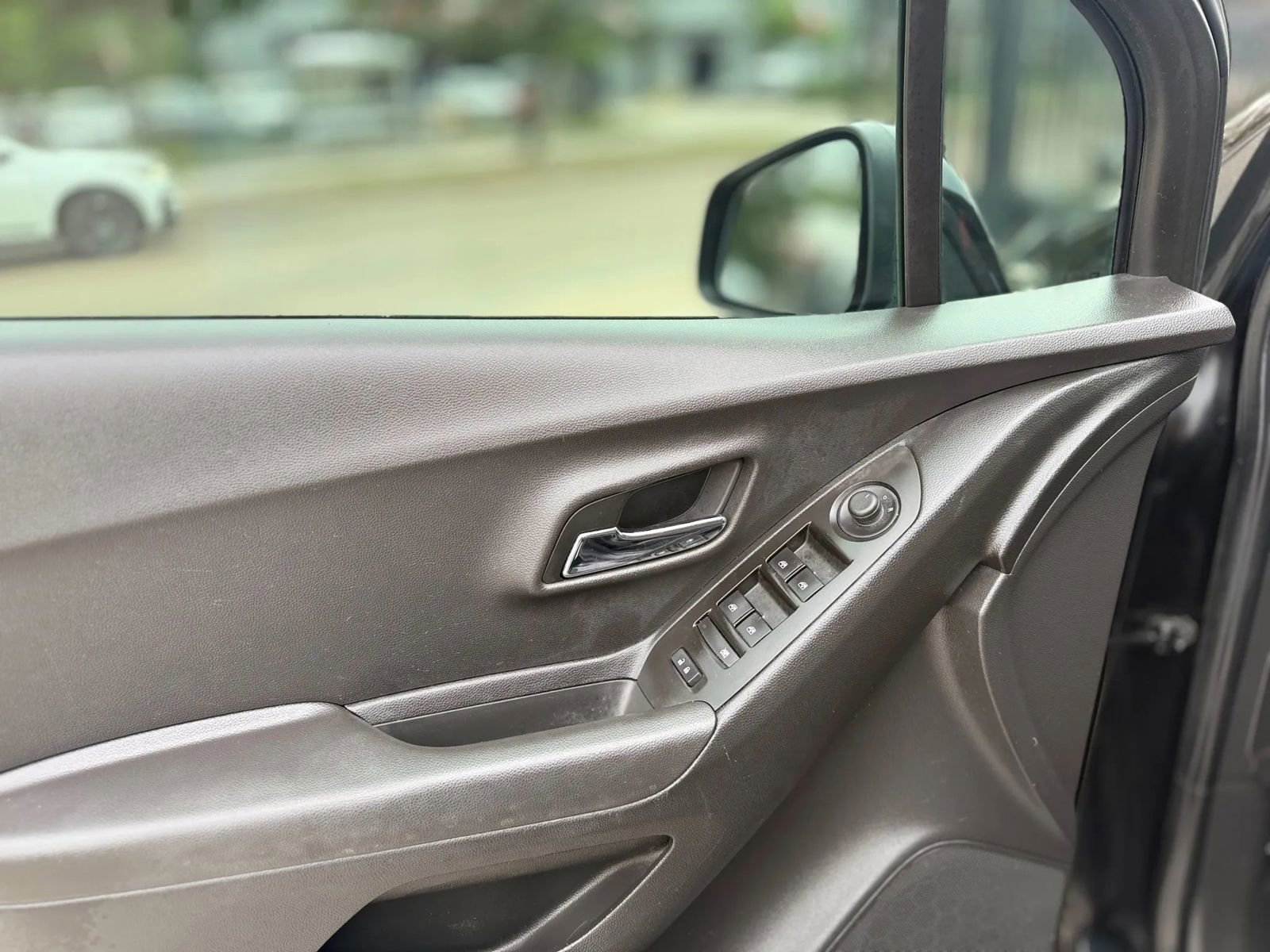 Used 2019 Chevrolet Trax LT w/ LT Convenience Package image 9