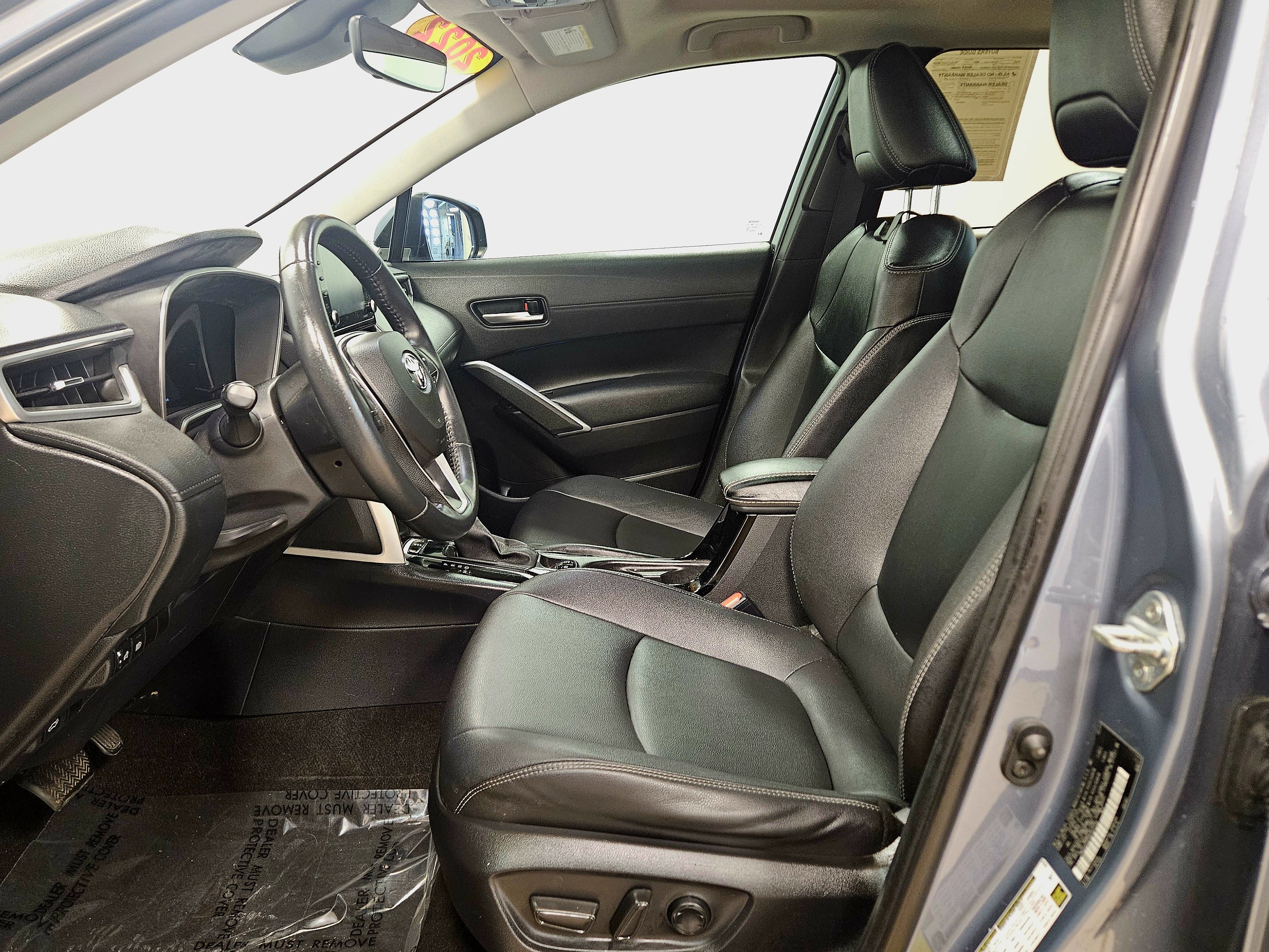Used 2022 Toyota Corolla Cross XLE w/ Convenience Package image 10