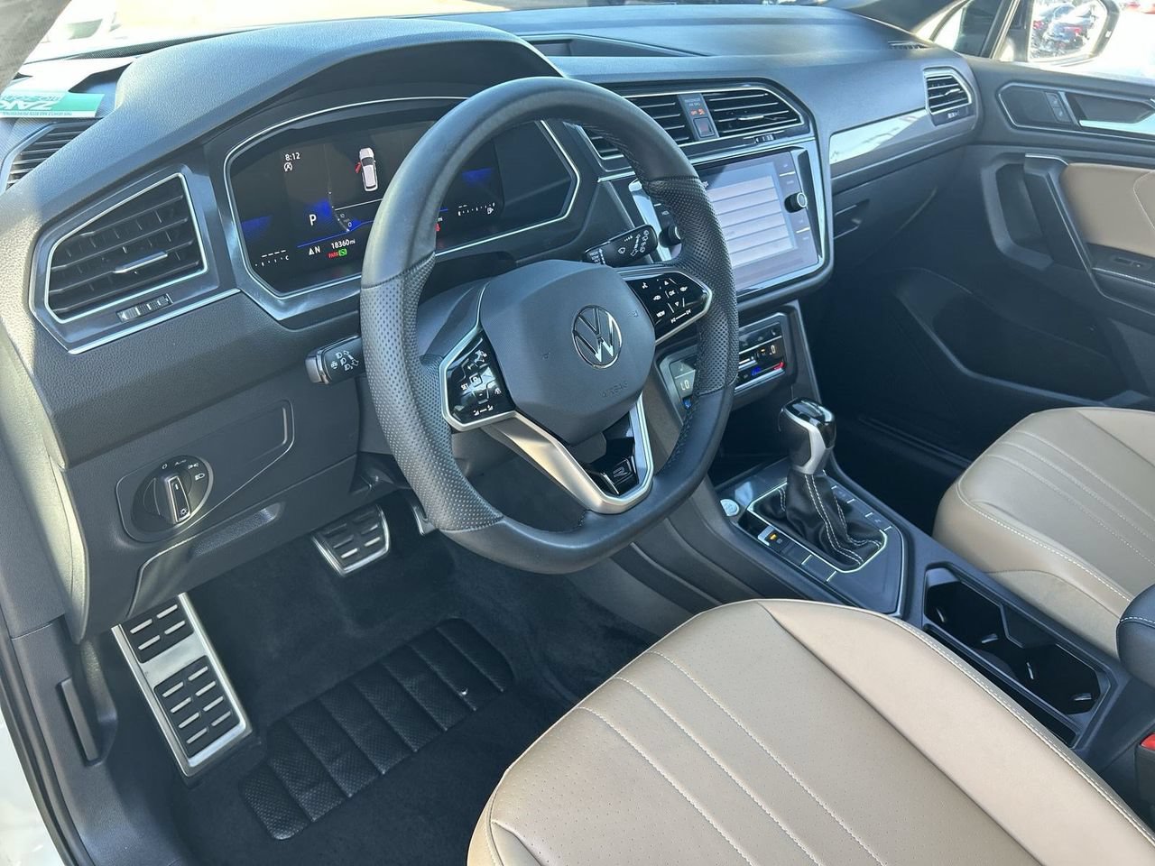 Certified 2024 Volkswagen Tiguan SE R-Line FWD image 15