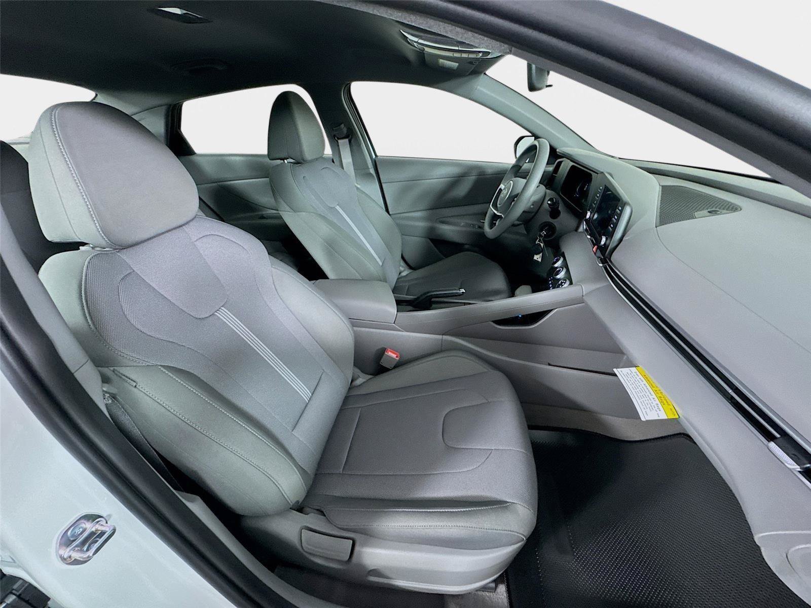 New 2026 Hyundai Elantra SE FWD image 25