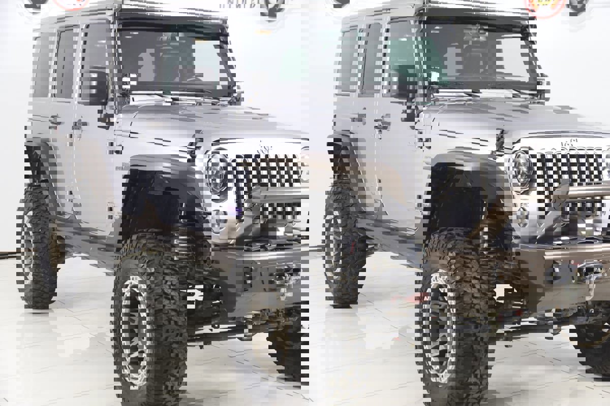 Used 2016 Jeep Wrangler Unlimited Sahara image 40