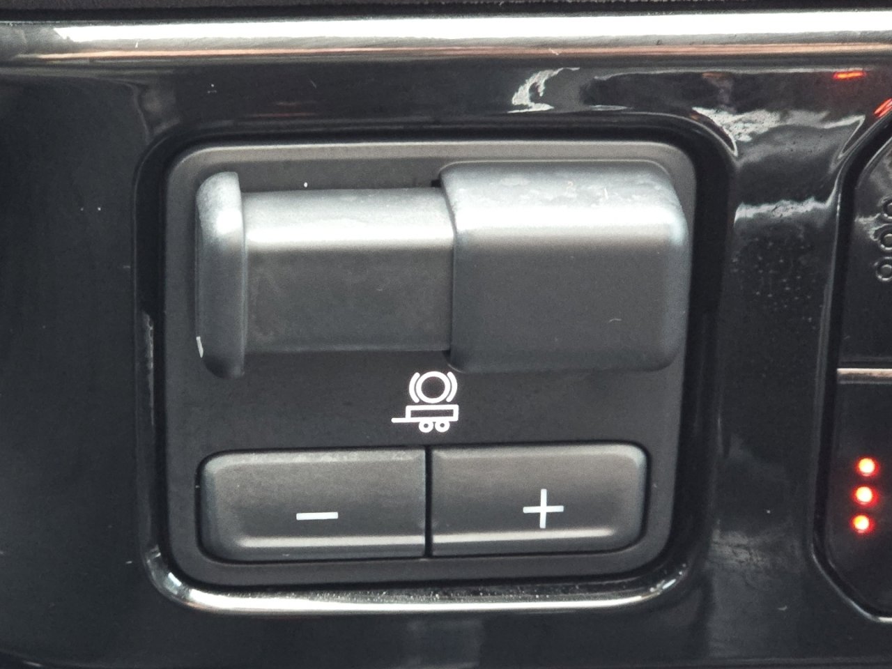 Used 2024 Chevrolet Silverado 1500 LT Trail Boss w/ Convenience Package II image 8