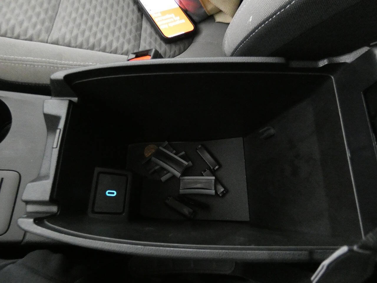 Used 2020 Ford Escape SE image 16