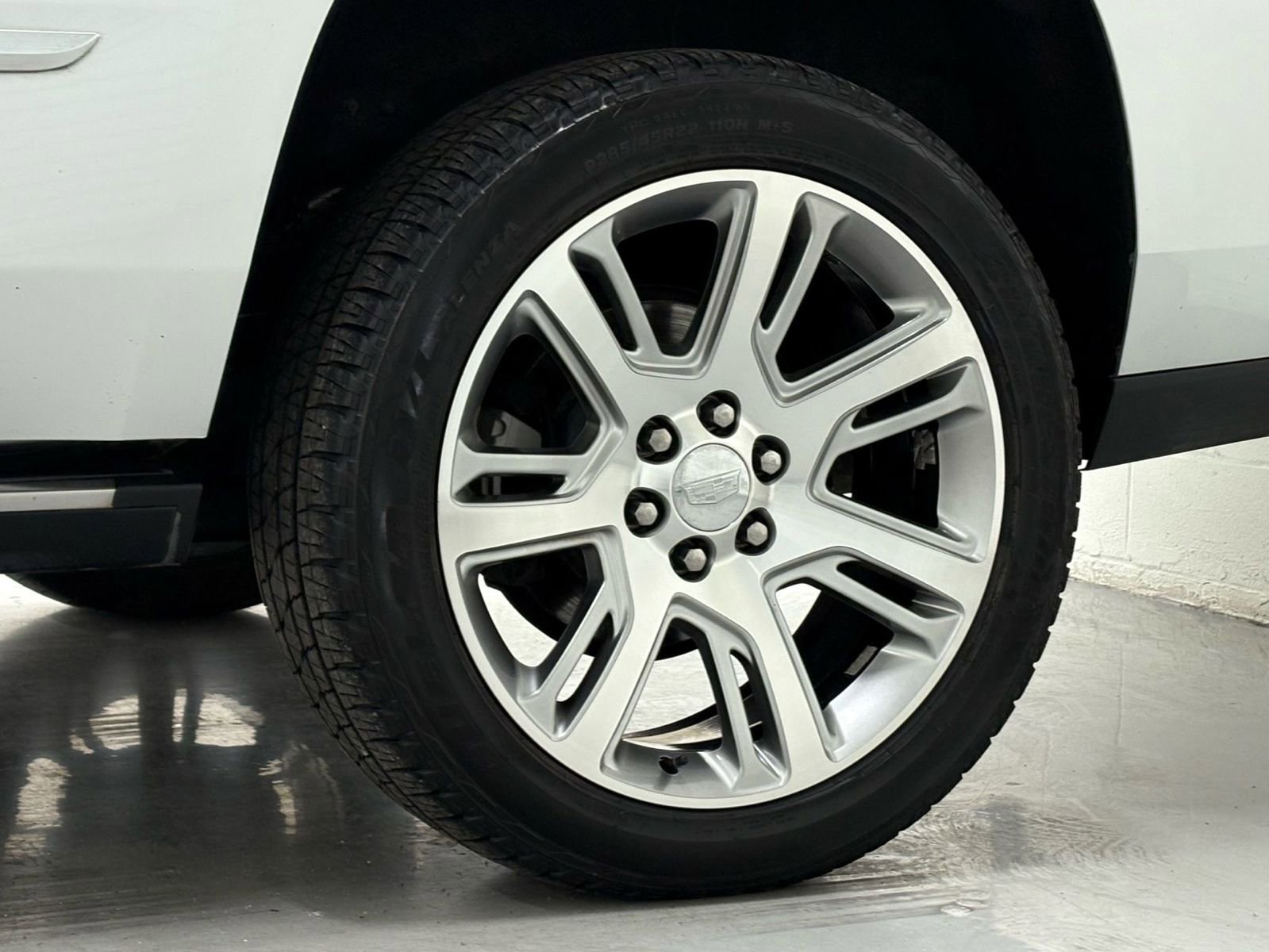 Used 2018 Cadillac Escalade Premium Luxury RWD image 38
