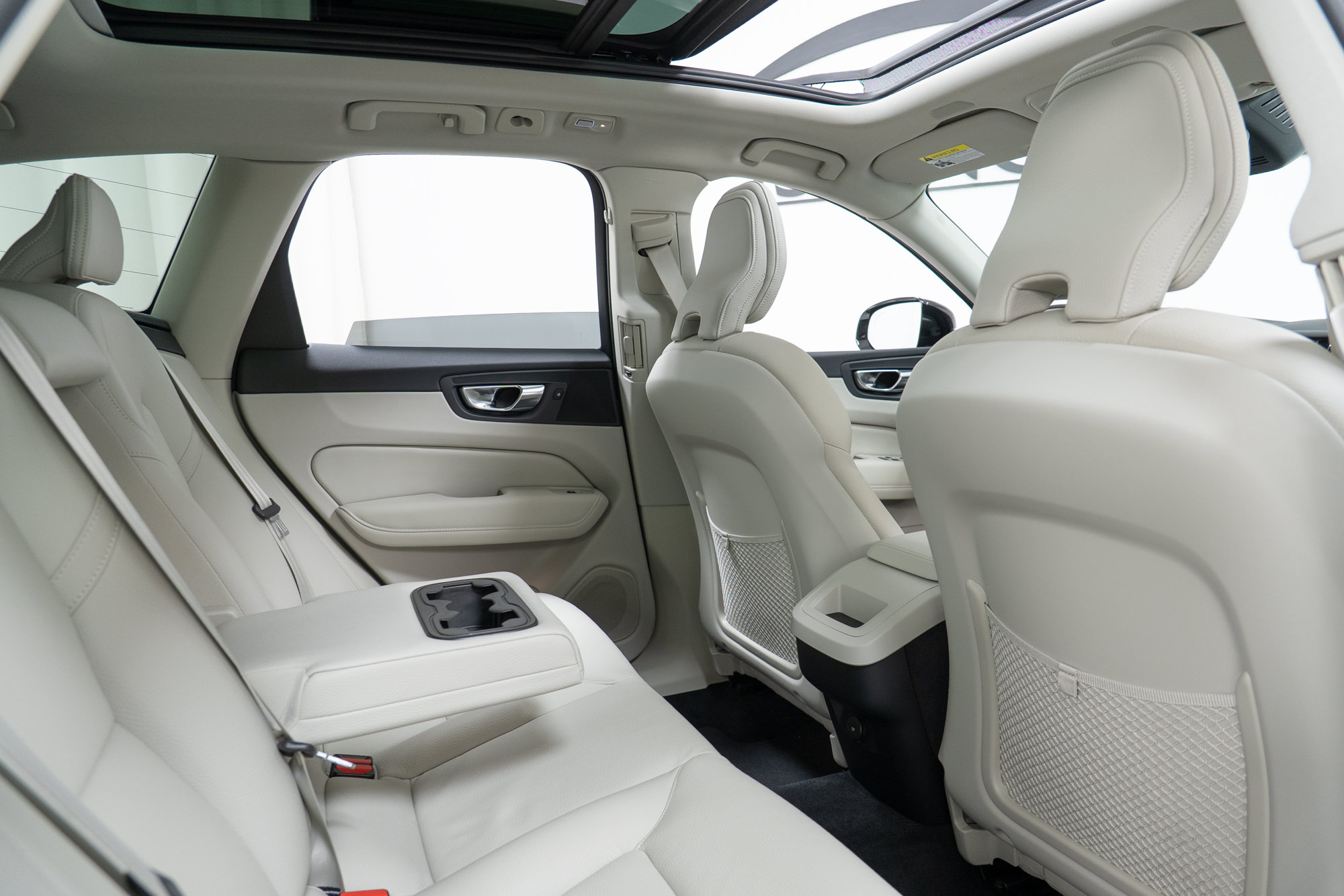 Certified 2025 Volvo XC60 B5 Plus AWD/4WD image 23