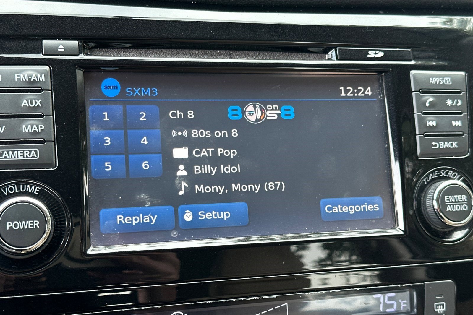 Used 2016 Nissan Rogue SV w/ SV Premium Package image 24