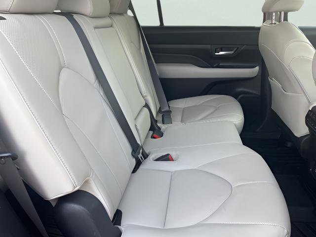 Used 2024 Toyota Grand Highlander Limited image 29
