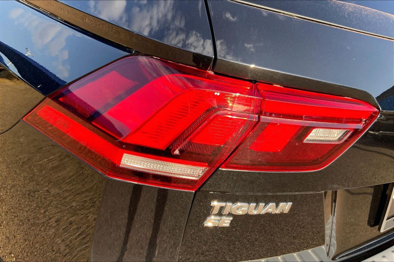 Used 2021 Volkswagen Tiguan SE R-Line FWD image 28